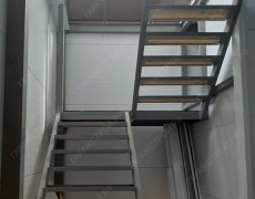 Двухэтажный автосервис -лестница